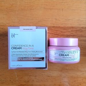 Confidence in a Cream Rosy Tone Moisturizer